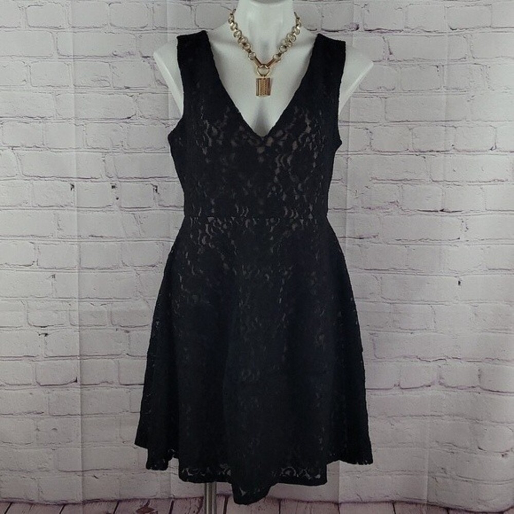 BCBGMaxAzria Black Lace Sleeveless Dress. Size Large.